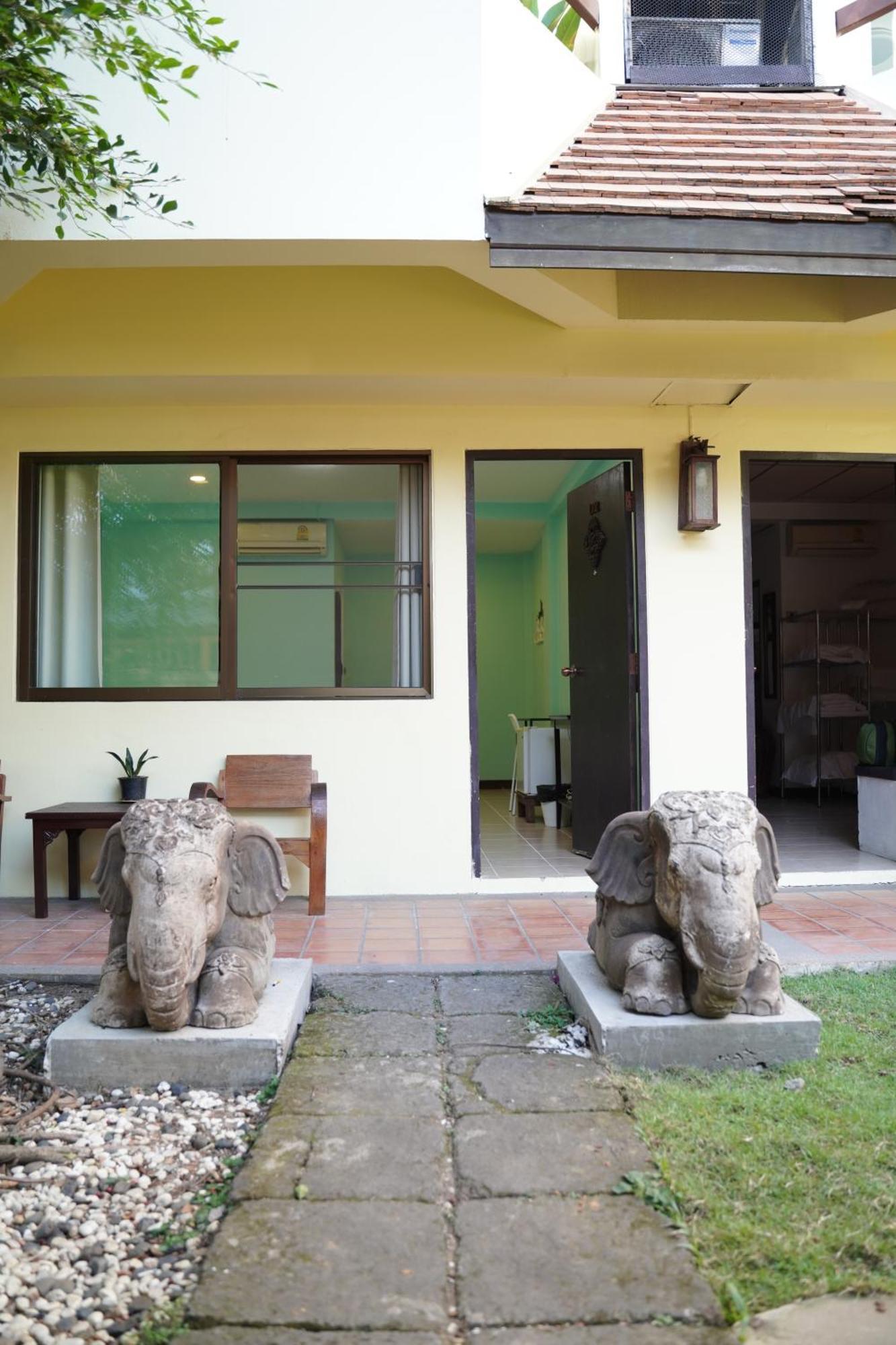 Elegant Lanna Guesthouse Chiang Mai Exterior foto